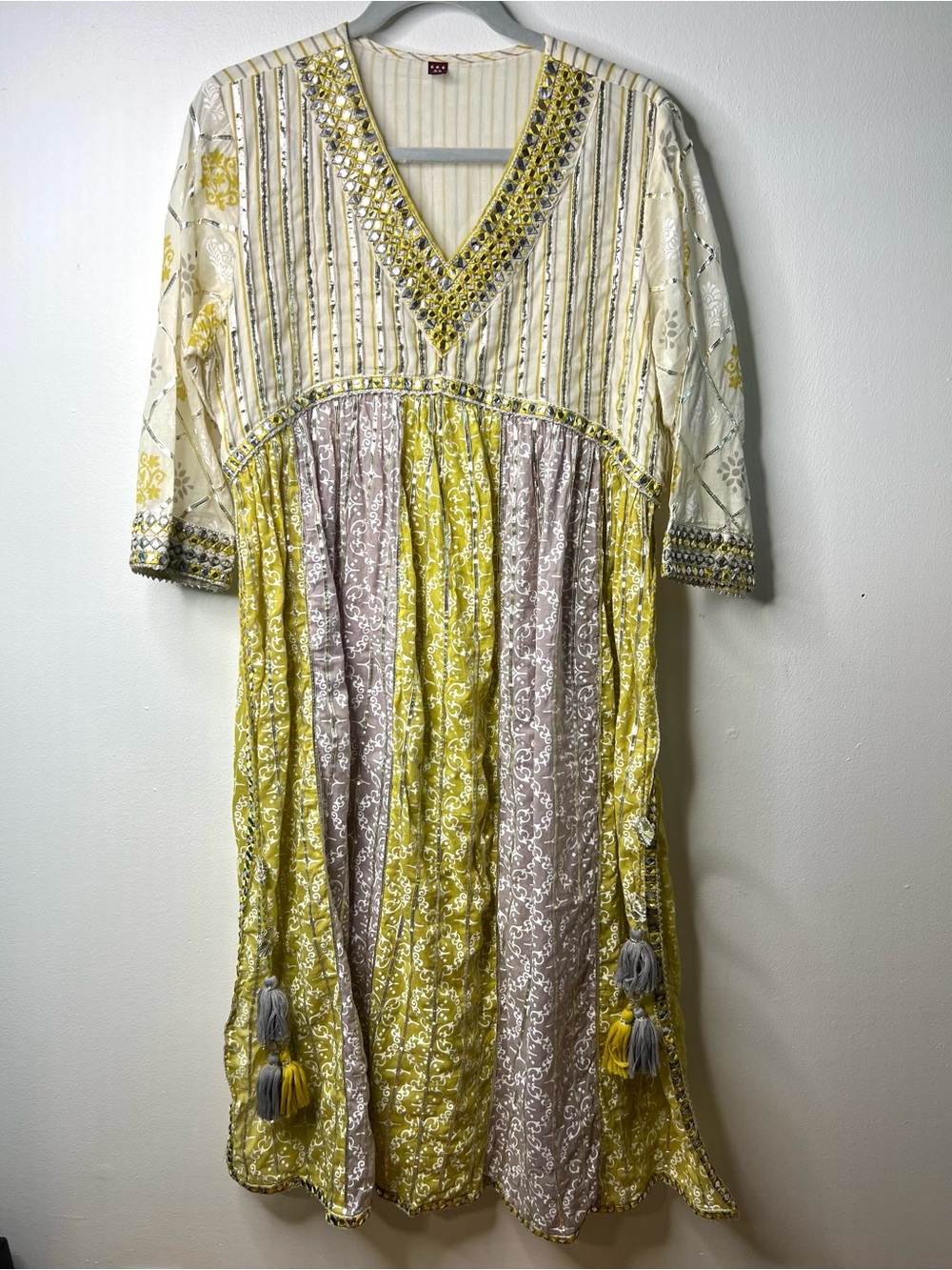 Unbranded Sharhara Embellished V-Neck Midi Dress Size 44 Medium EUC
